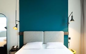 Ibis Wenceslas Square 3*